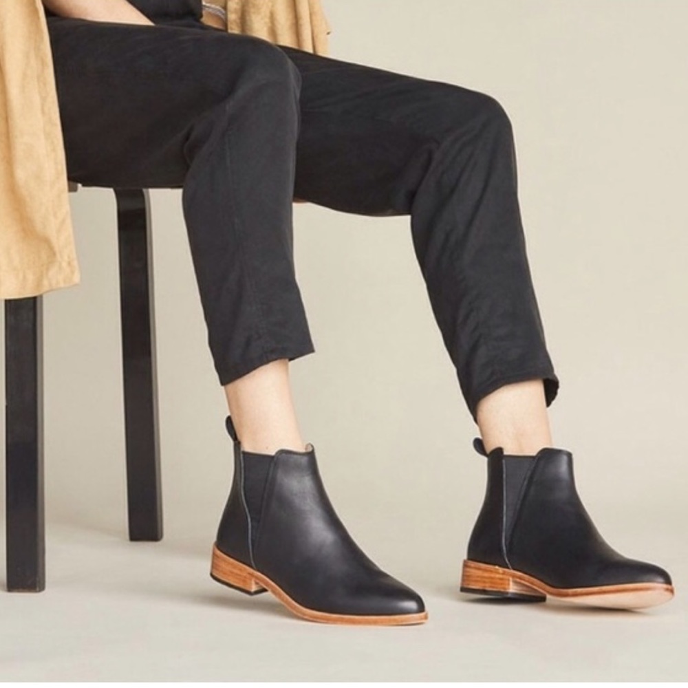 NISOLO Eva Everyday
Chelsea Boot BLACK  
SIZE 8.5 women gently used
$228